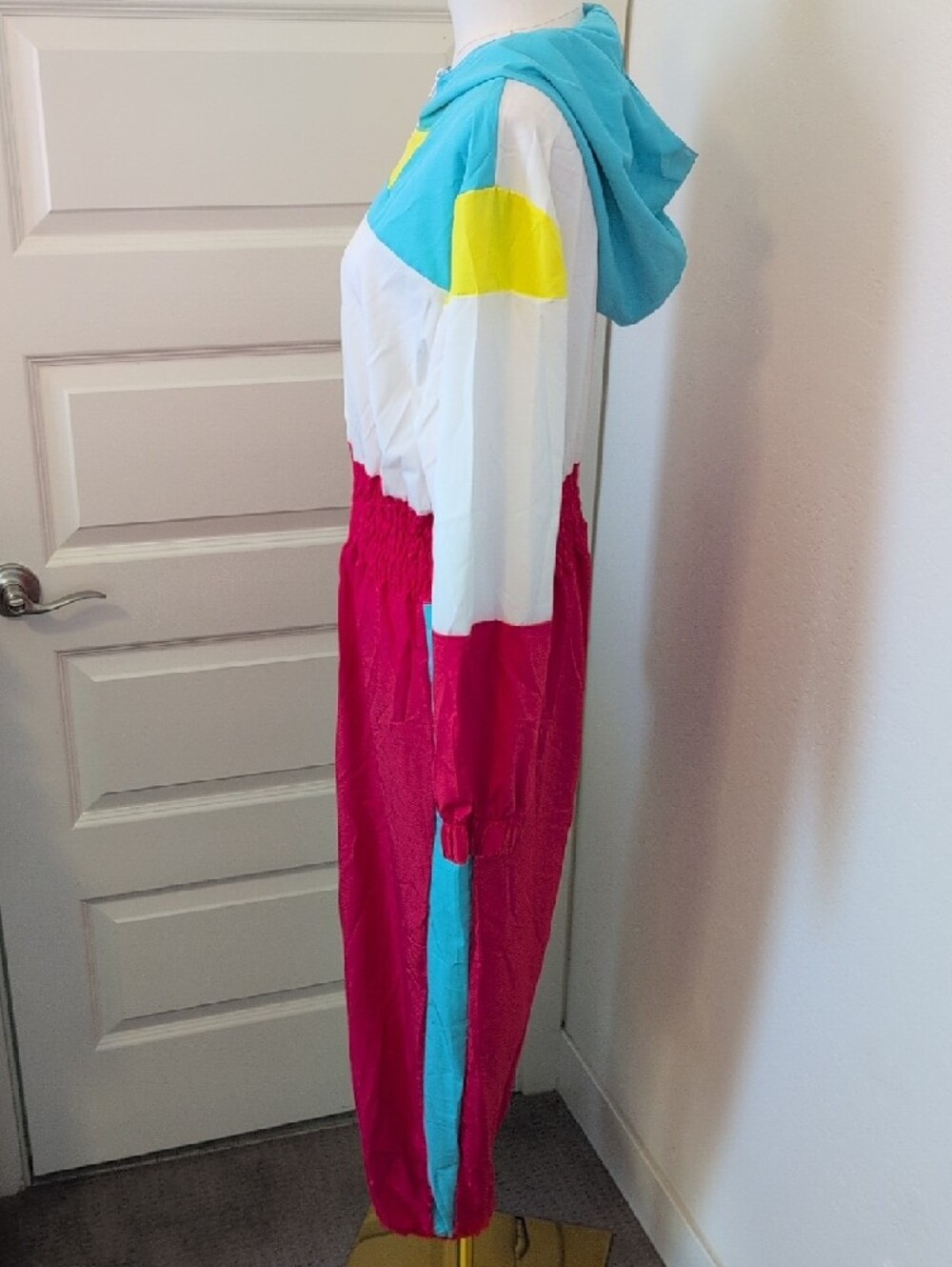 80s 90s Tracksuit Costume Jumpsuit Windbreaker Style with Accessories Colorblock - Picture 3 of 16